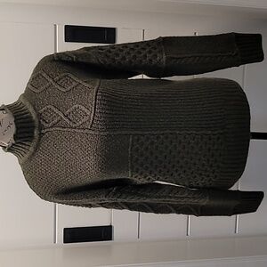 American Eagle Patterened Sweater